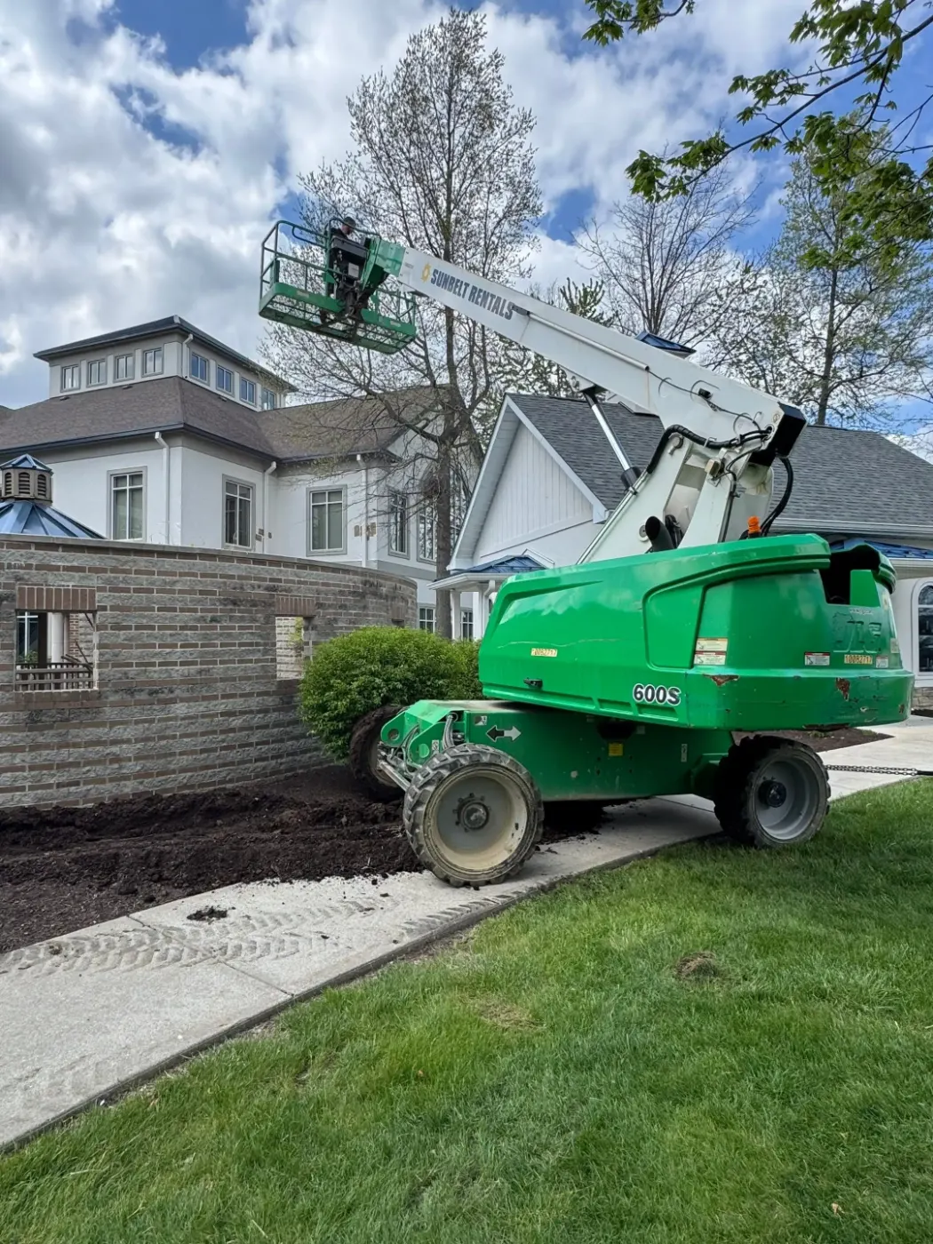 Manufacturer-certified roof installation in Mulberry